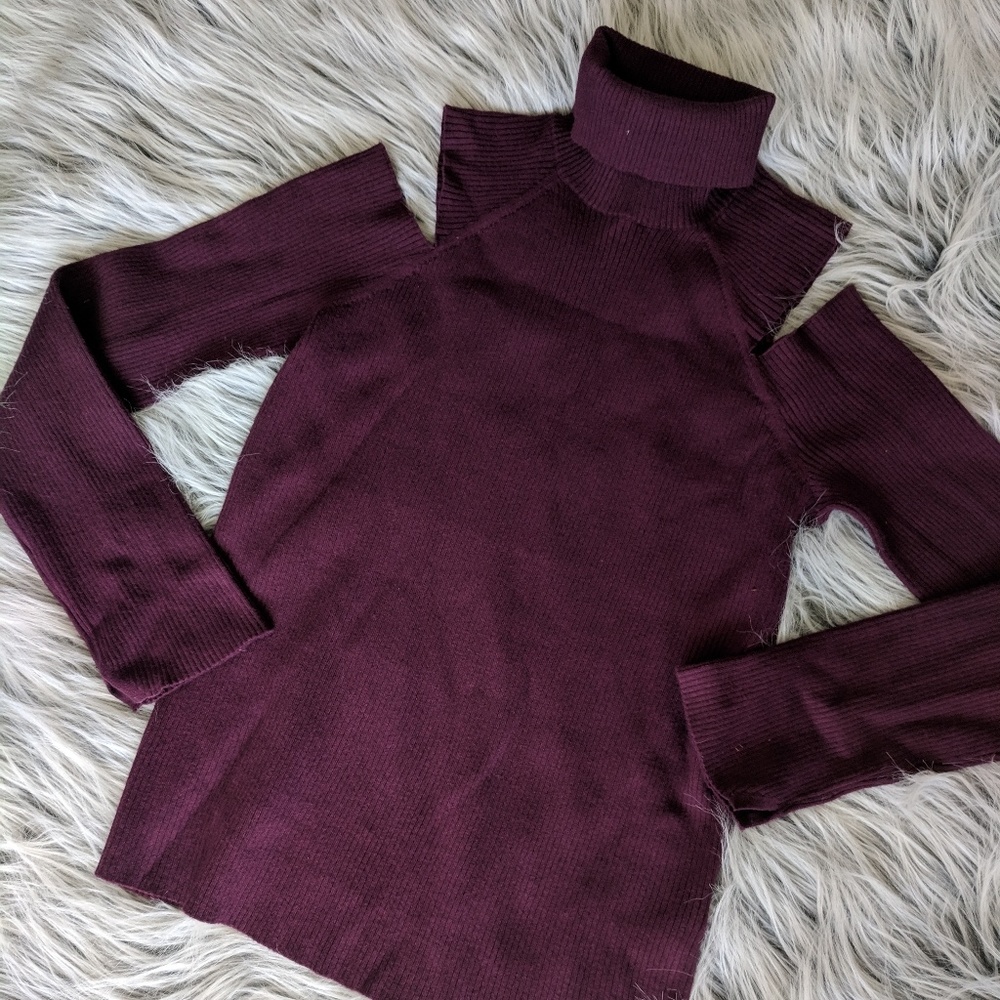 Turtleneck Cold Shoulder XL Sweater